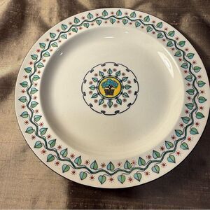 Antique Wedgwood Dartmouth (Vine on Rim)
Green vine salad plate set of 6